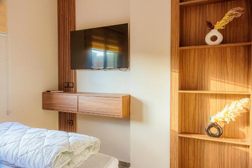 a bedroom with a tv on a wall at 2 bedrooms abouab gueliz in Marrakech
