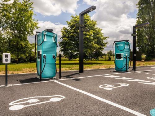 two portable toilets in a parking lot at ibis Metz Nord in Woippy