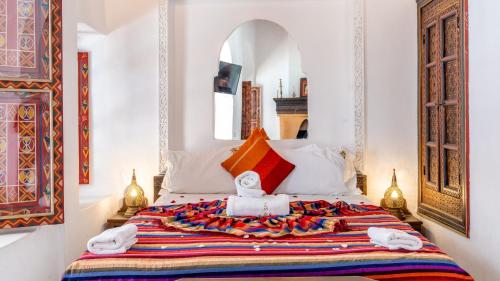 Riad Ghali Hotel & SPAにあるベッド