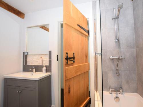 Ένα μπάνιο στο 3 Bed in Brecon 88249