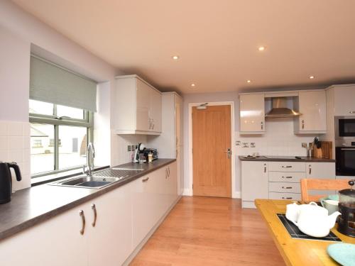 Η κουζίνα ή μικρή κουζίνα στο 2 bed in Durham SMIDC