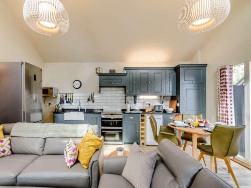 Η κουζίνα ή μικρή κουζίνα στο 2 Bed in Welburn 81551