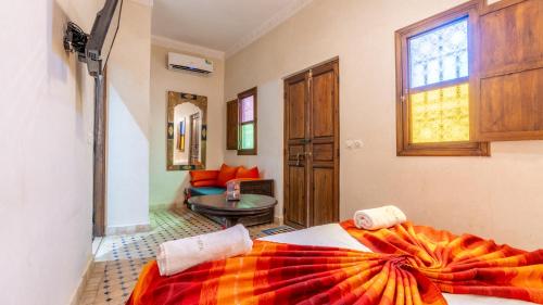Riad Ghali Hotel & SPAにあるテレビまたはエンターテインメントセンター