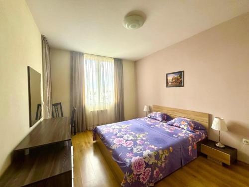 Ένα ή περισσότερα κρεβάτια σε δωμάτιο στο Mladost Apartments Sofia