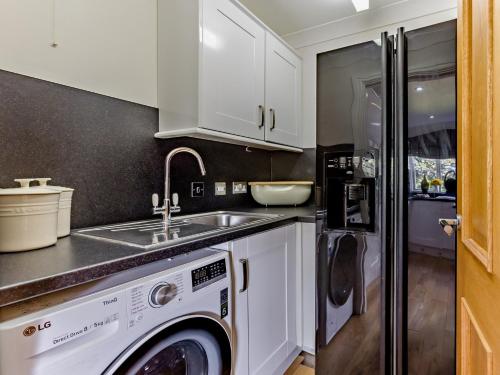 Dapur atau dapur kecil di 4 Bed in Bideford NILGA