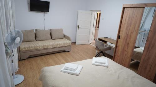 Ένα ή περισσότερα κρεβάτια σε δωμάτιο στο Polus Home