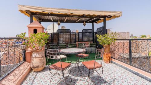 Riad Ghali Hotel & SPAにあるバルコニーまたはテラス