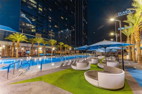 Бассейн в Hilton Grand Vacations Club Elara Center Strip Las Vegas или поблизости