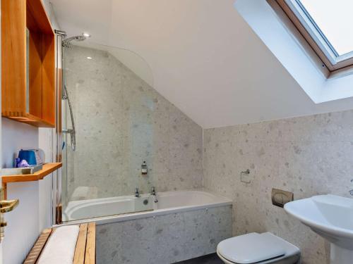 a bathroom with a bath tub and a toilet at 5 Bed in Witherslack SZ593 in Levens