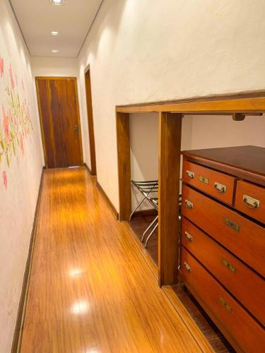 an attic room with a closet and a dresser at Pousada Hortelã in Campos do Jordão