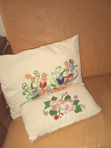 a pillow with birds and flowers on it at Areco en lo de Lily in San Antonio de Areco