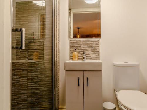 Ένα μπάνιο στο 2 Bed in Lydbrook 55961
