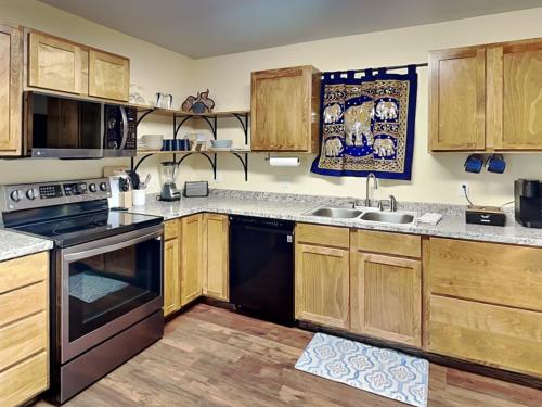 Η κουζίνα ή μικρή κουζίνα στο SabaiDii Guesthouse B
