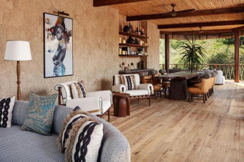 Ruang duduk di The Ritz-Carlton, Masai Mara Safari Camp