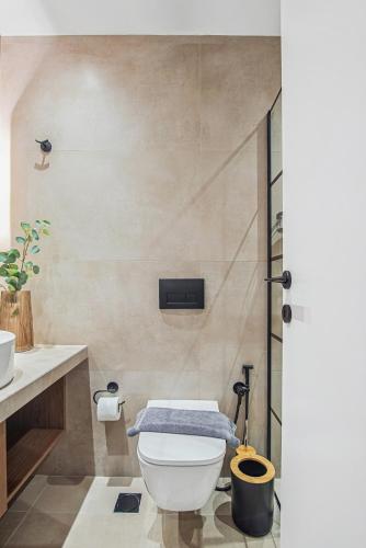 The Athens Luminous Suite