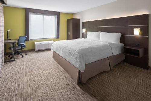 a hotel room with a large bed and a desk at Holiday Inn Express Hotel & Suites Hamburg by IHG in Hamburg