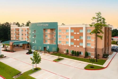 an overhead view of a hotel with a parking lot at Courtyard by Marriott Houston City Place in Spring