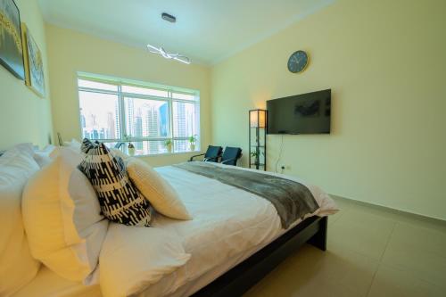 Metrofront Stay - Walk to Iconic Dubai Spots