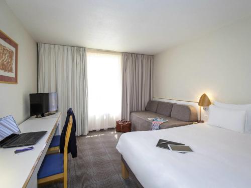 Novotel Perpignan Nord Rivesaltesにあるベッド