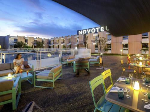 Novotel Perpignan Nord Rivesaltesの敷地内または近くにあるプール