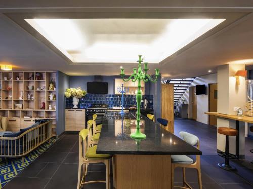 Novotel Orléans Chemins De Sologne Demeures De Campagneにあるシーティングエリア
