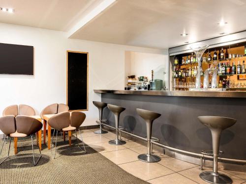 Ο χώρος του lounge ή του μπαρ στο Novotel Grenoble Nord Voreppe