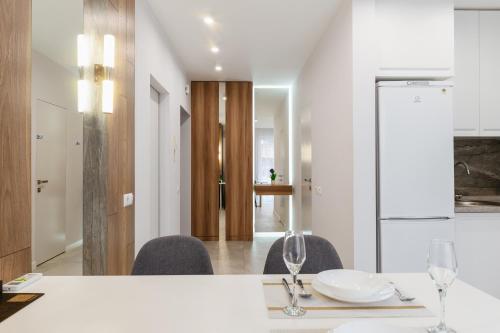 a kitchen and dining room with a table and chairs at Luxury Apartments Babyak in Uzhhorod