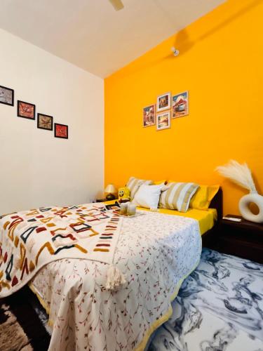Ένα ή περισσότερα κρεβάτια σε δωμάτιο στο Vibrant city suites
