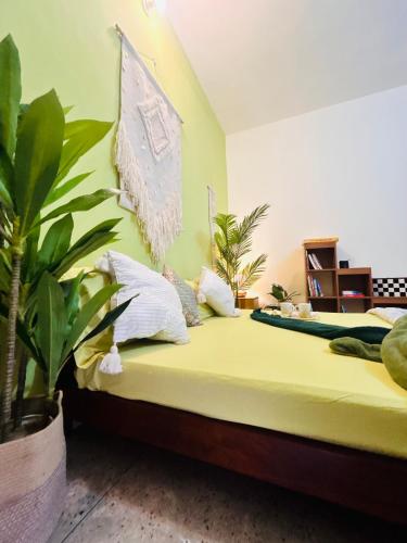Ένα ή περισσότερα κρεβάτια σε δωμάτιο στο Vibrant city suites