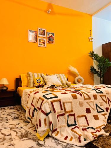 Ένα ή περισσότερα κρεβάτια σε δωμάτιο στο Vibrant city suites