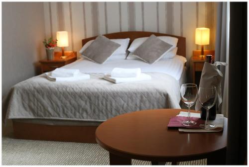 Кровать или кровати в номере Hotel Polonez