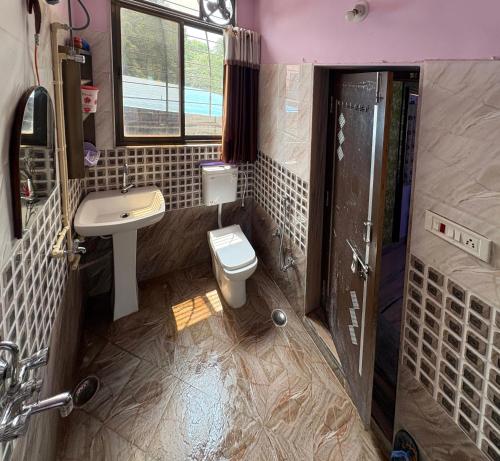 Ένα μπάνιο στο Shri Radhe Home Stay