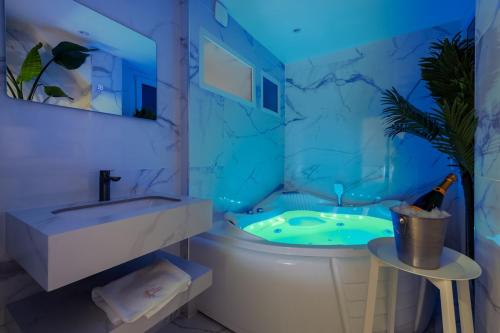 Φωτογραφία από το άλμπουμ του Luxurious 3 Bedrooms Sauna Jacuzzi σε Tinqueux