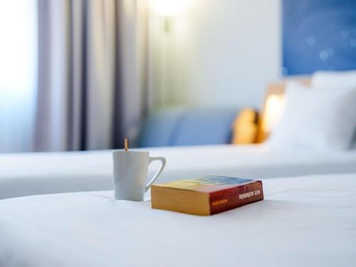 Ένα ή περισσότερα κρεβάτια σε δωμάτιο στο Novotel Saint Avold
