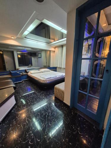 a bedroom with a bed and a large window at Hotel Fênix (Adult Only) in Rio de Janeiro