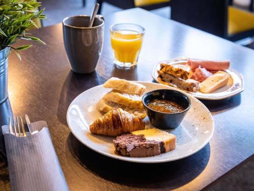 Jídlo v hotelu nebo okolí