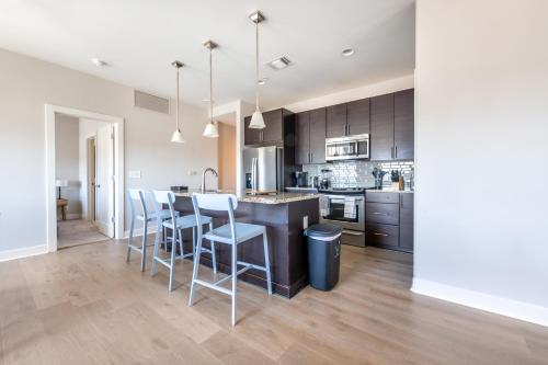 Gallery image of 2B 2BA Luxury Downtown Suite with Gym in Baltimore