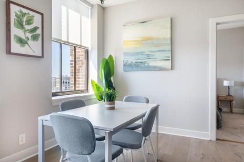 Gallery image of 2B 2BA Luxury Downtown Suite with Gym in Baltimore