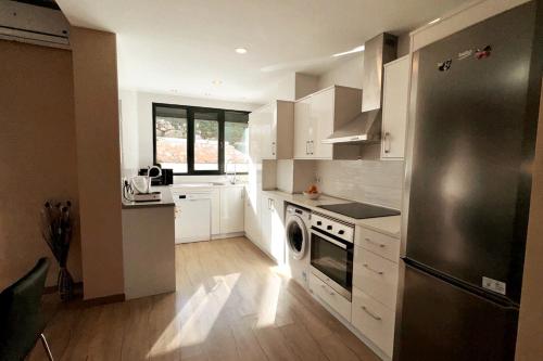 Stunning attached house with shared pool, 3' to the beach