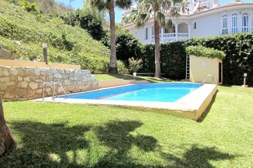 Stunning attached house with shared pool, 3' to the beach