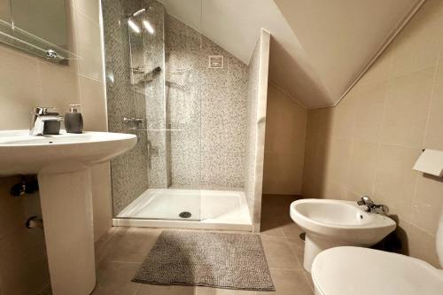 Stunning attached house with shared pool, 3' to the beach