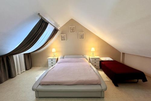 Stunning attached house with shared pool, 3' to the beach