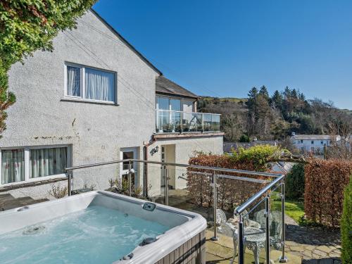 a bath tub in the backyard of a house at 5 Bed in Newton-in-Cartmel 95876 in High Newton