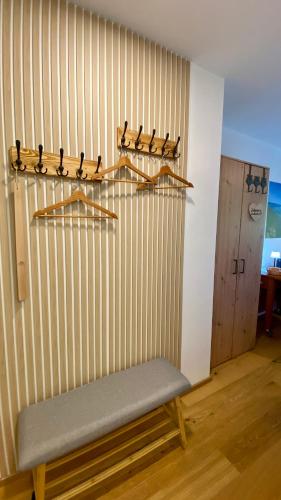 a bench sitting in a room with a wall at Modernes Apartment am Traunsee - See, Berge, Fitness & Parkplatz in Altmünster