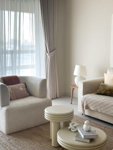 Ruang duduk di Seaside Escape 1br Apartment With Beach Access