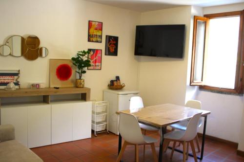 Foto dalla galleria di Riva Bianca Castle Holiday Home a Lierna