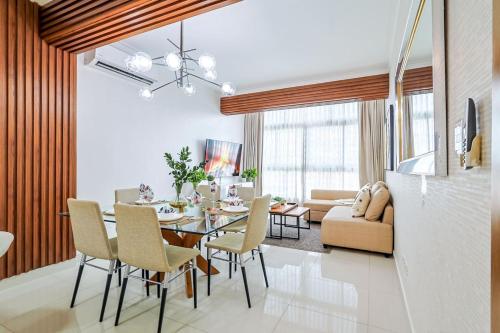 Comfy 2BR Condo, Roof Top Pool.