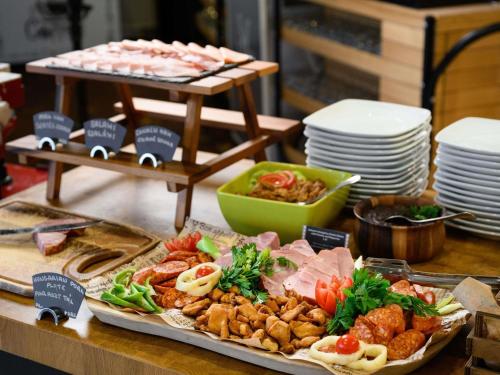 Jídlo v hotelu nebo okolí