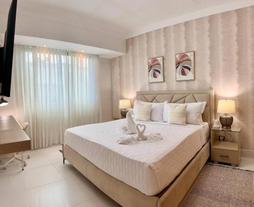 Ένα ή περισσότερα κρεβάτια σε δωμάτιο στο Elegant City-Center Luxury Apt