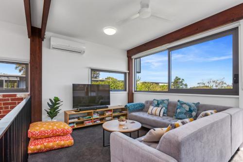 Bay Breeze Retreat new modern family home